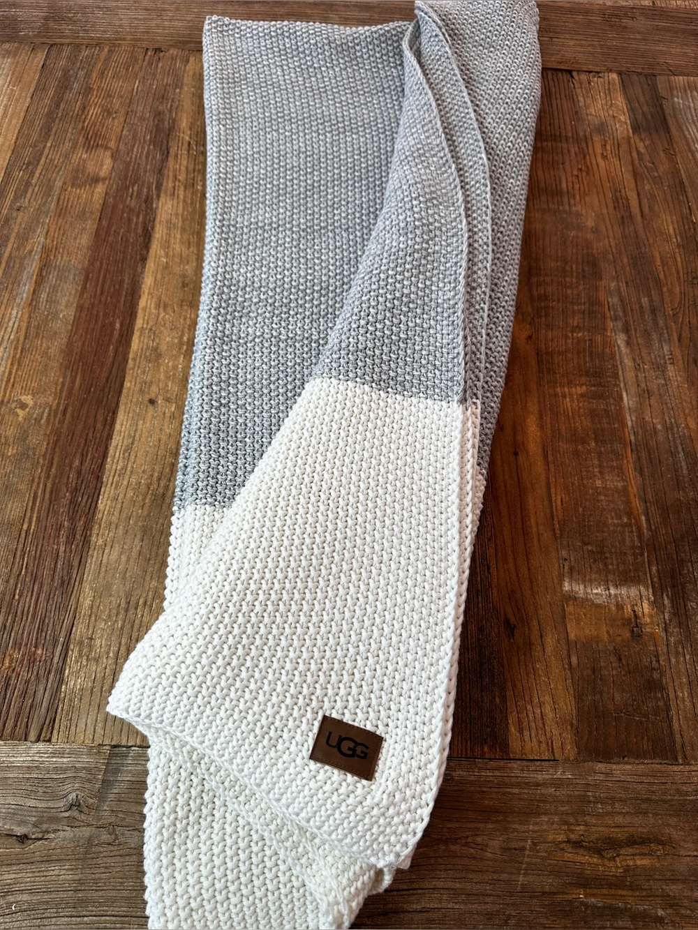 UGG Cream Knit Scarf with Brown Leather Logo Patch 💯 cotton